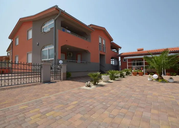 Apartman Komljen 1 By Interhome